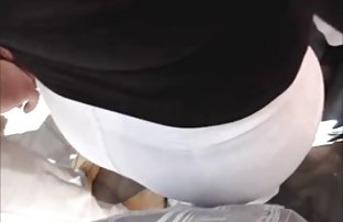 XXX યુવાન વરણાગિયું માણસ Fucks એક મજબૂત-આર્ટને સોંપવામાં મહિલા તેના pussy