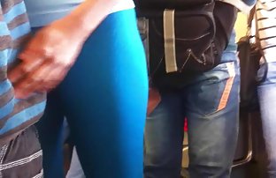 XXX Cutie બતાવે છે હજામત કરેલું હોલ પર કેમેરા