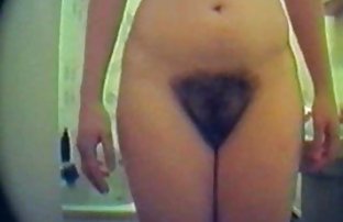 XXX ત્રણેય બચ્ચાઓ અને એક ભાગીદાર પાસેથી એક સભ્ય