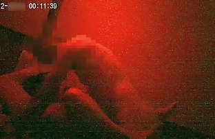 XXX મીઠી છોકરી બંધ jerks એક વ્યક્તિ ડિક પર કેમેરા