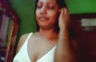 XXX ચશ્મા પહેર્યા છે બે બચ્ચાઓ યોનિમાર્ગ છિદ્ર