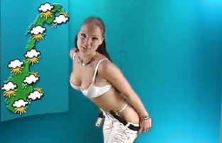 XXX છોકરી સાથે pigtails આપ્યો વ્યક્તિ સાંકડી ગાંડ