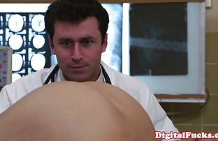 XXX તંદુરસ્ત લોડો fucked ગાંડ માં હજામત કરેલું યોનિ